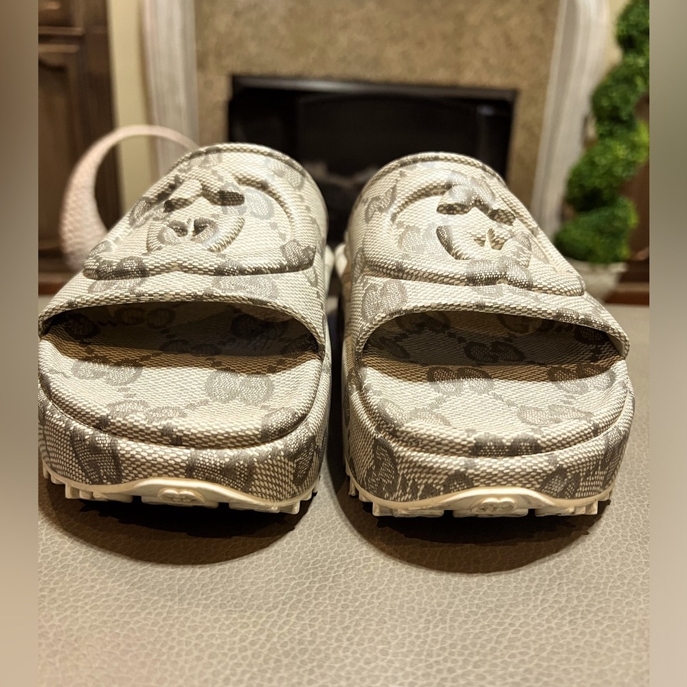 GUCCI Interlocking G Rubber Slides 8